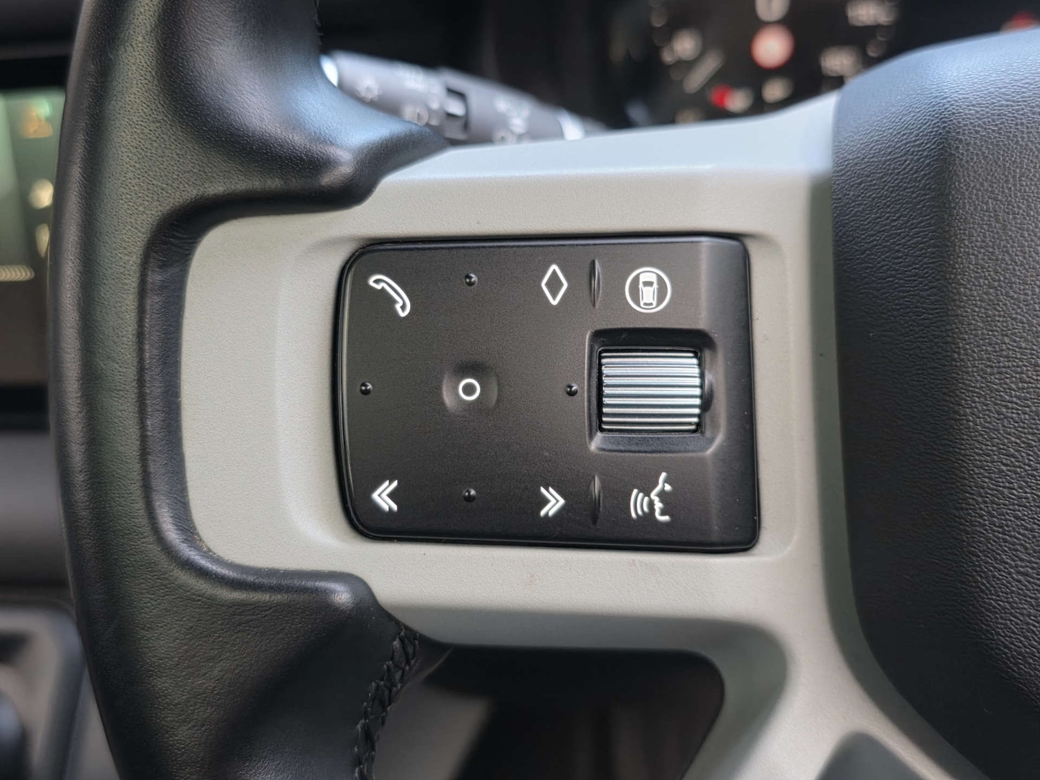 Used Land Rover Defender 2023 for sale - 77617074: Photo 28