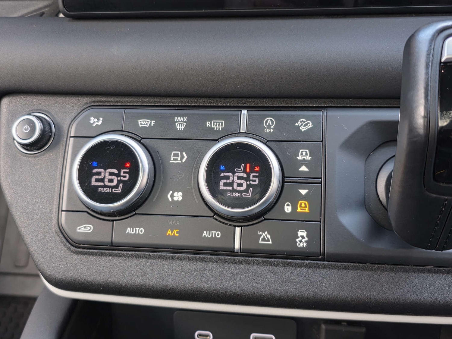 Used Land Rover Defender 2023 for sale - 77617074: Photo 31