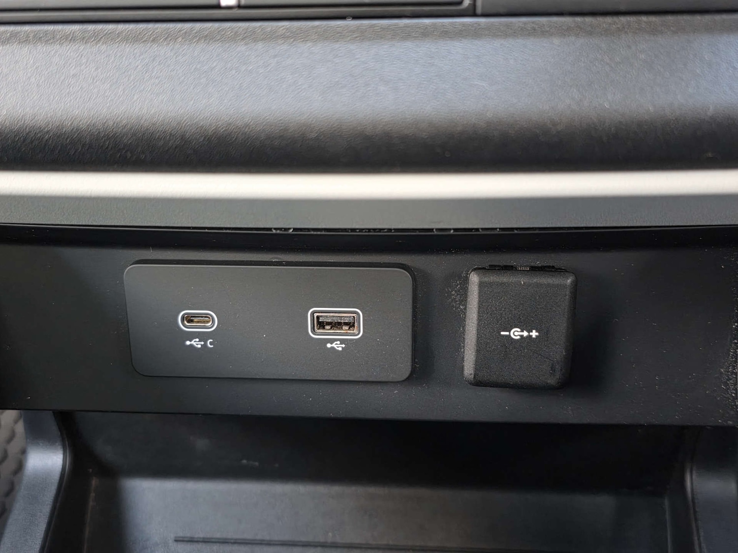 Used Land Rover Defender 2023 for sale - 77617074: Photo 32