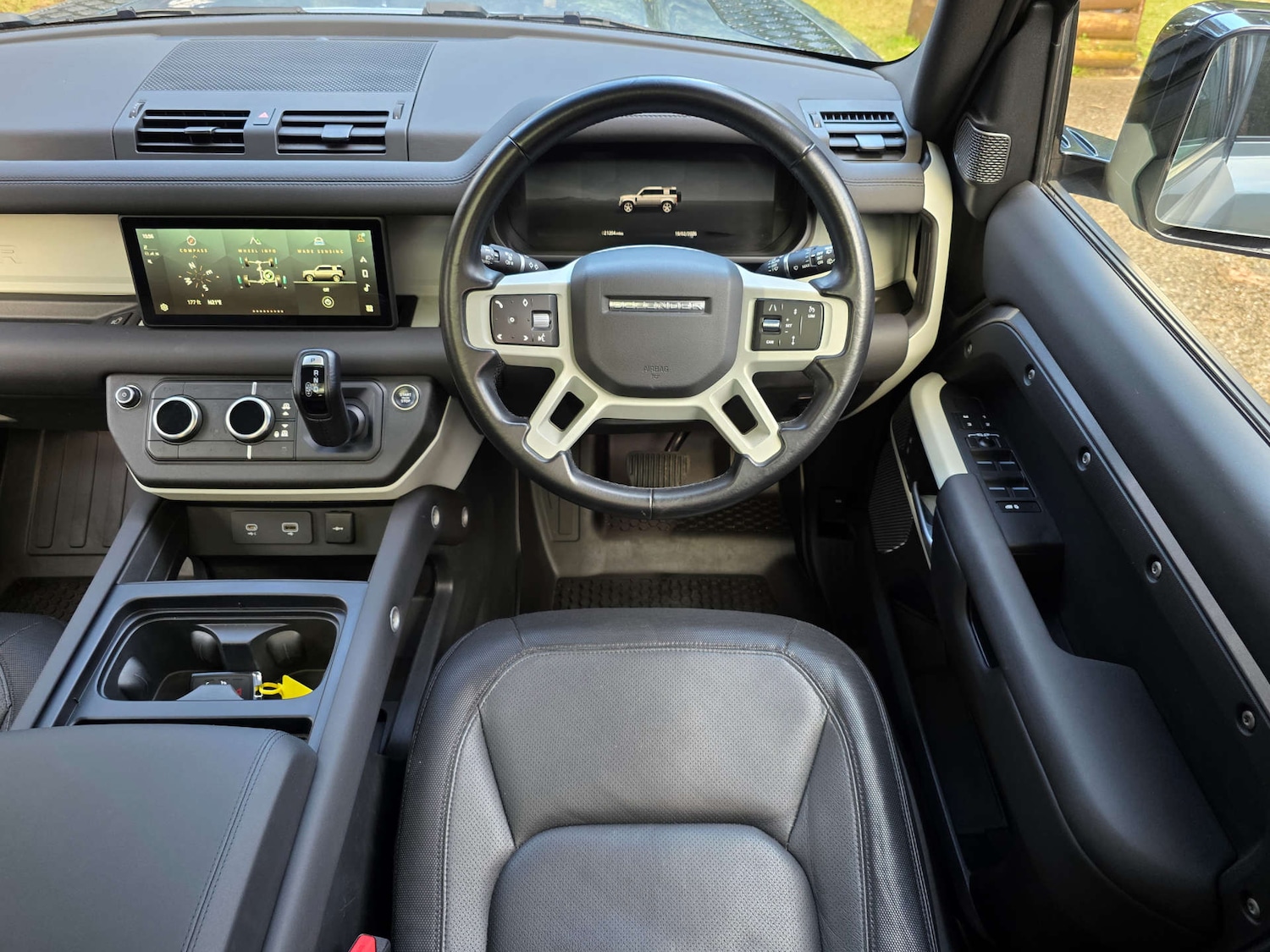 Used Land Rover Defender 2023 for sale - 77617074: Photo 38