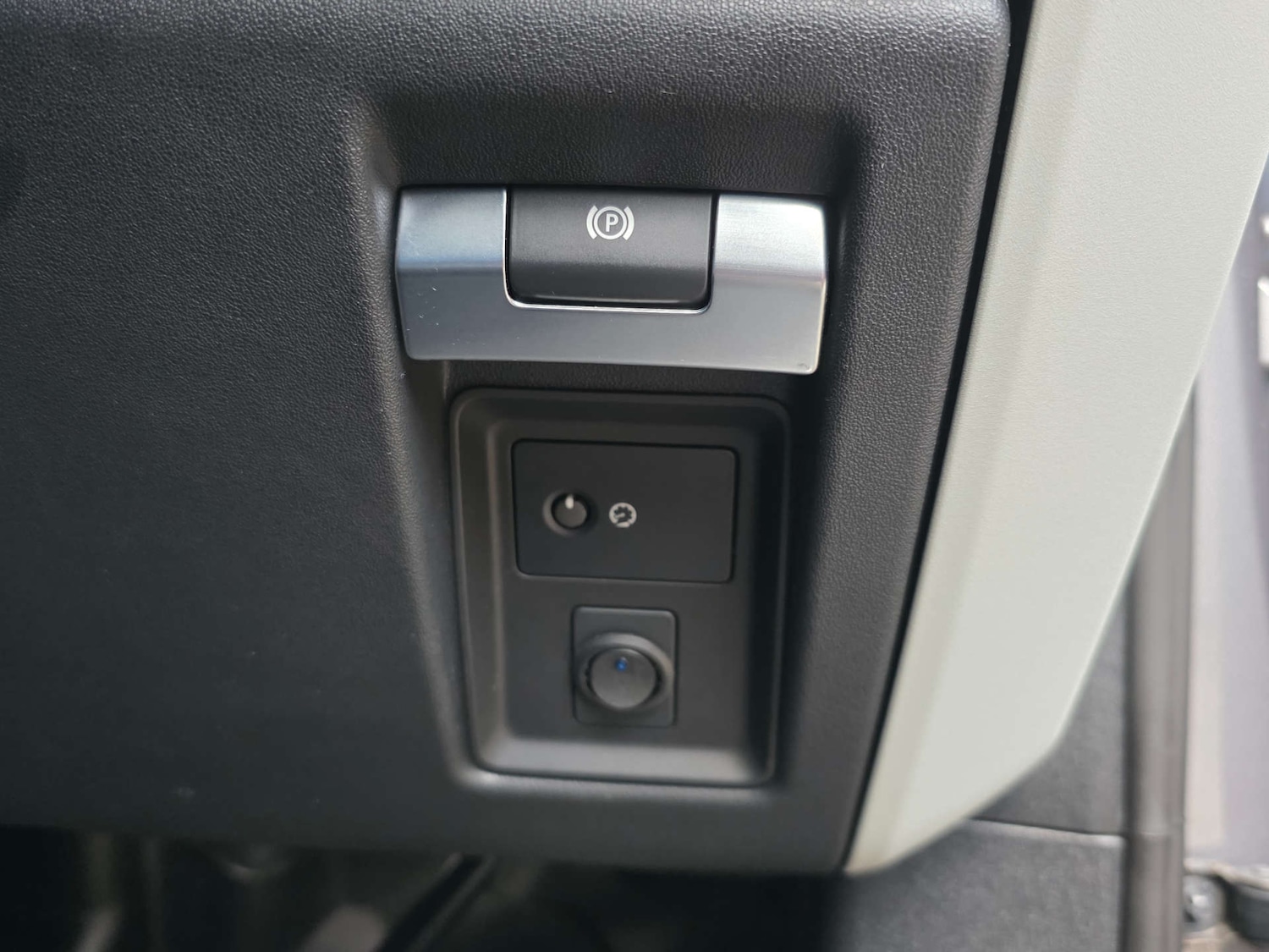 Used Land Rover Defender 2023 for sale - 77617074: Photo 42