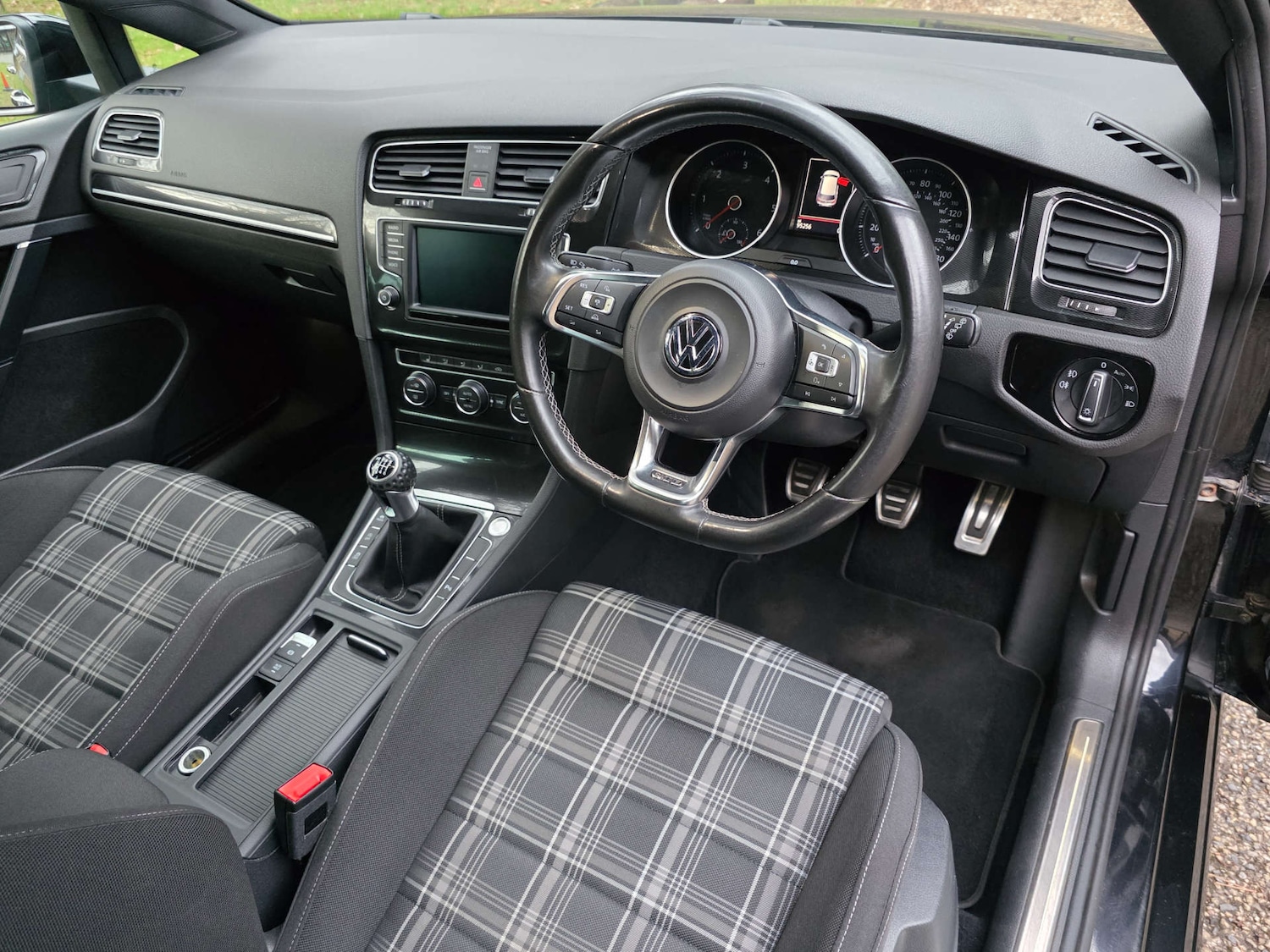 Used Volkswagen Golf 2016 for sale - 77301690: Photo 34