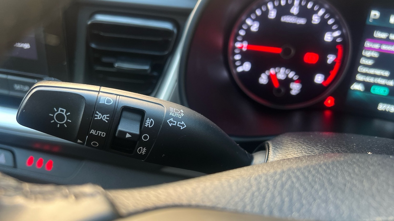 Used Kia Stonic 2022 for sale - 77189109: Photo 29