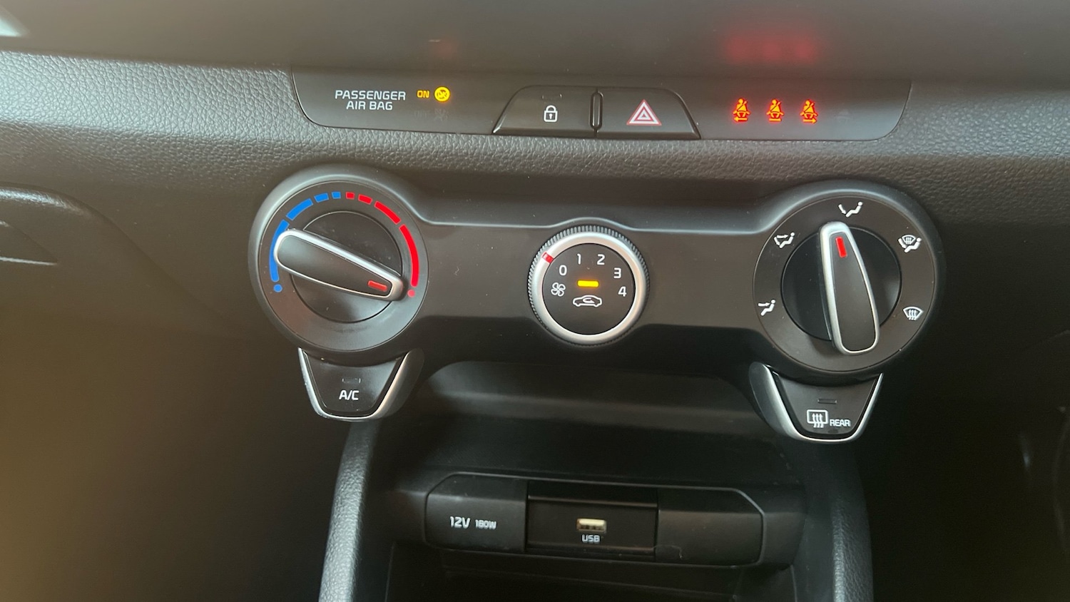 Used Kia Stonic 2022 for sale - 77189109: Photo 30