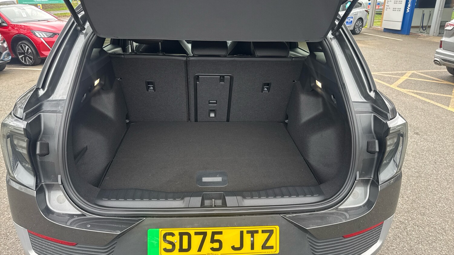 Used Ford Explorer 2025 for sale - 77997496: Photo 4