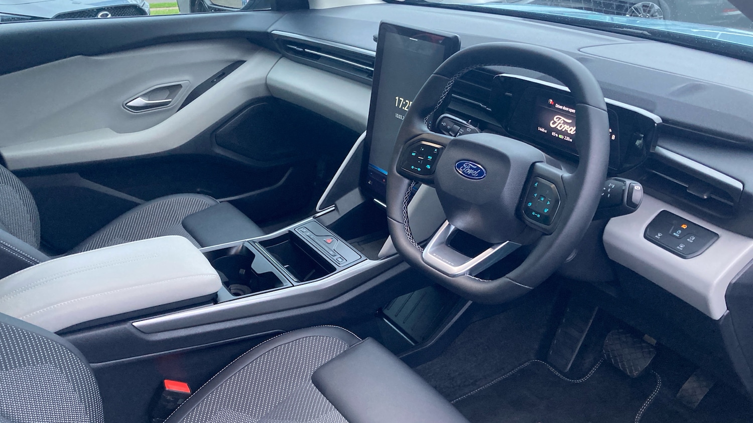 Used Ford Explorer 2025 for sale - 77830431: Photo 11