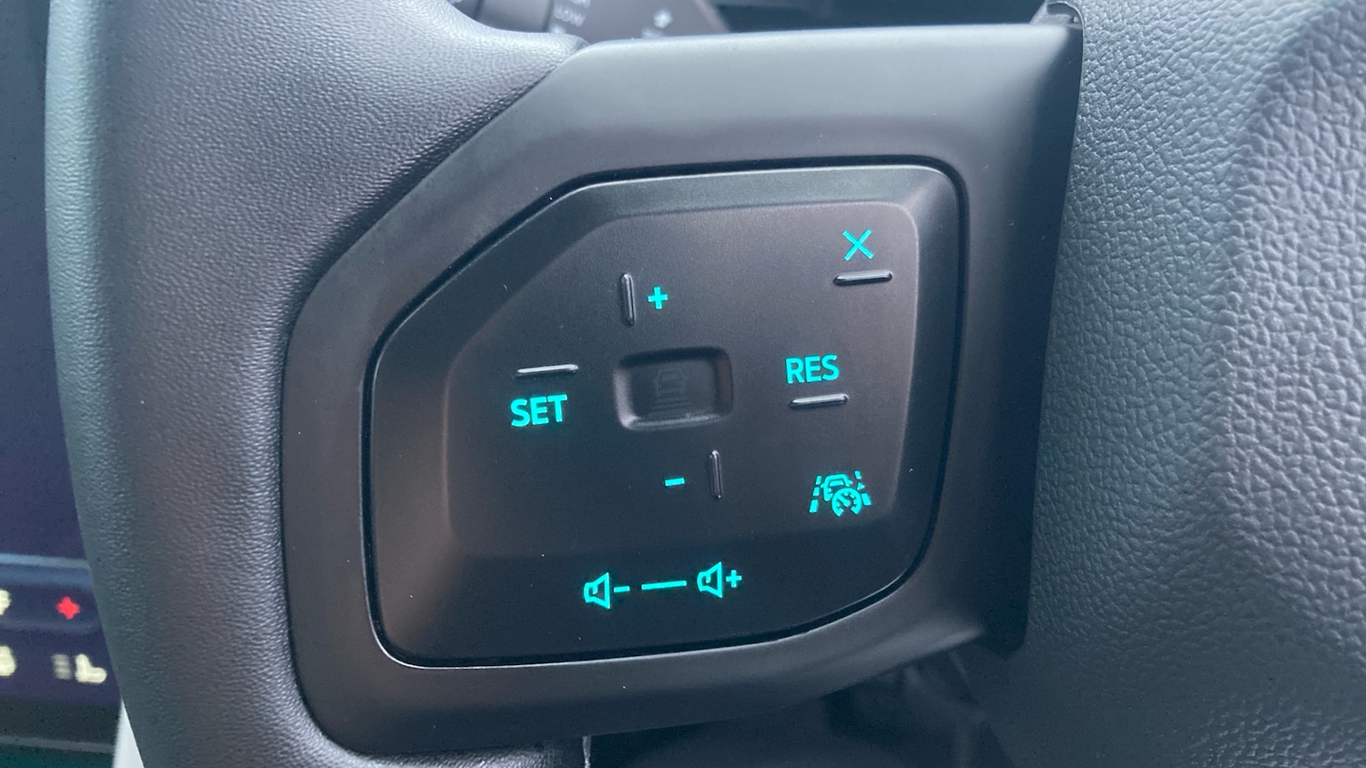 Used Ford Explorer 2025 for sale - 77830431: Photo 30