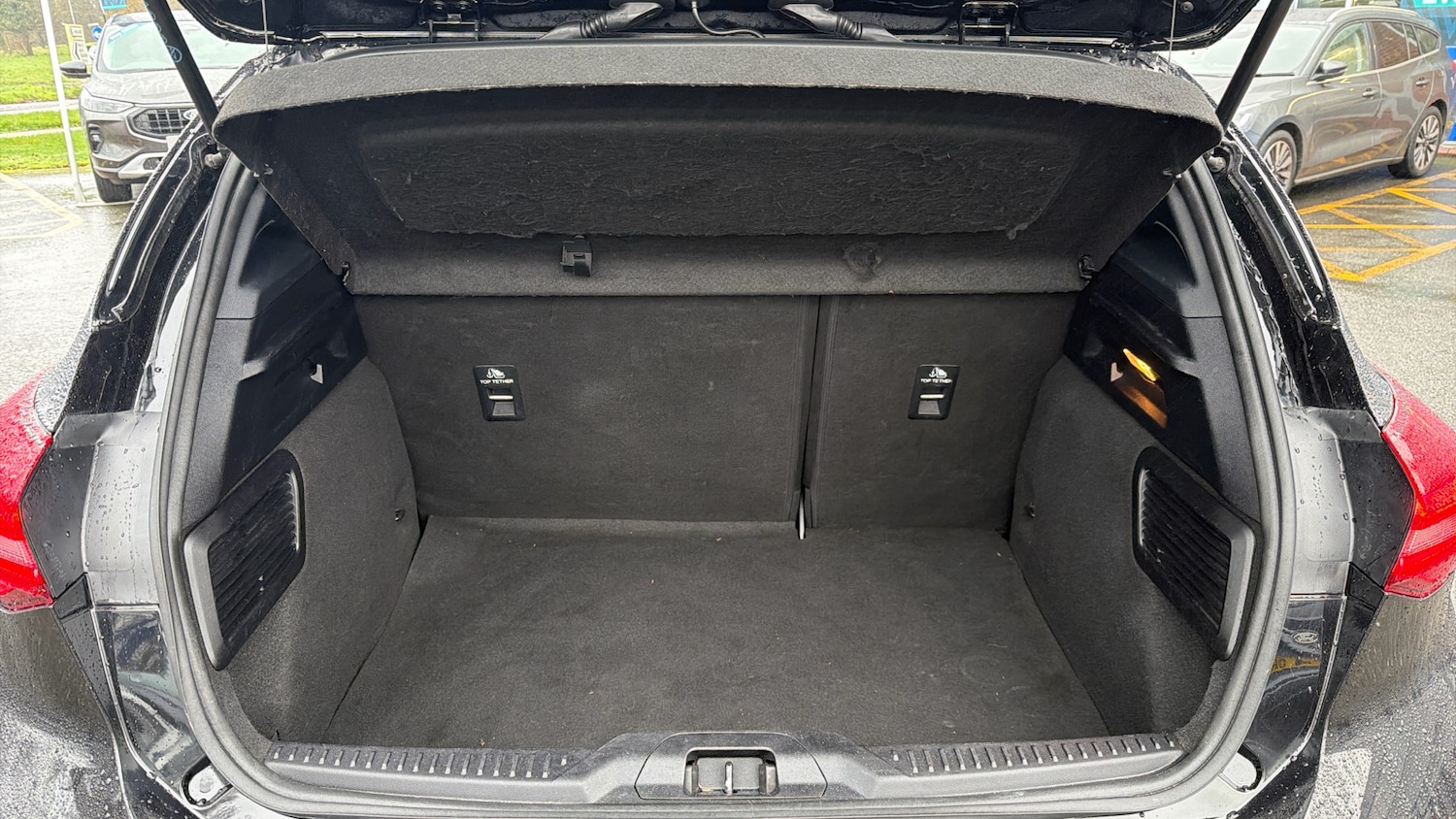 Used Ford Focus 2022 for sale - 77541880: Photo 4