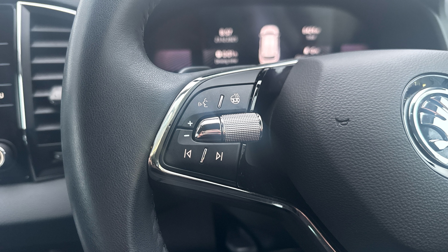 Used Skoda Karoq 2023 for sale - 77046159: Photo 38