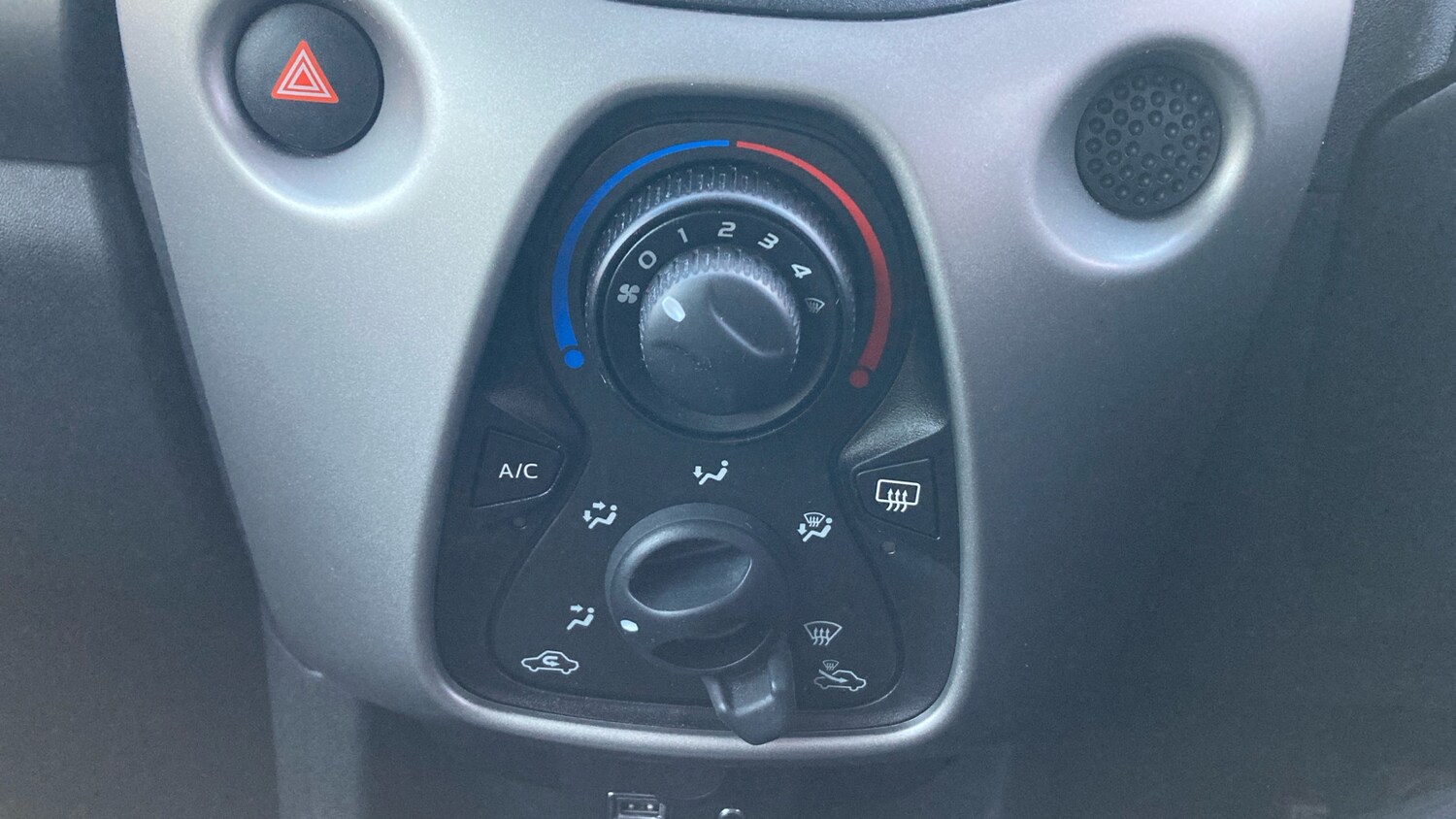 Used Toyota AYGO 2018 for sale - 77745361: Photo 33