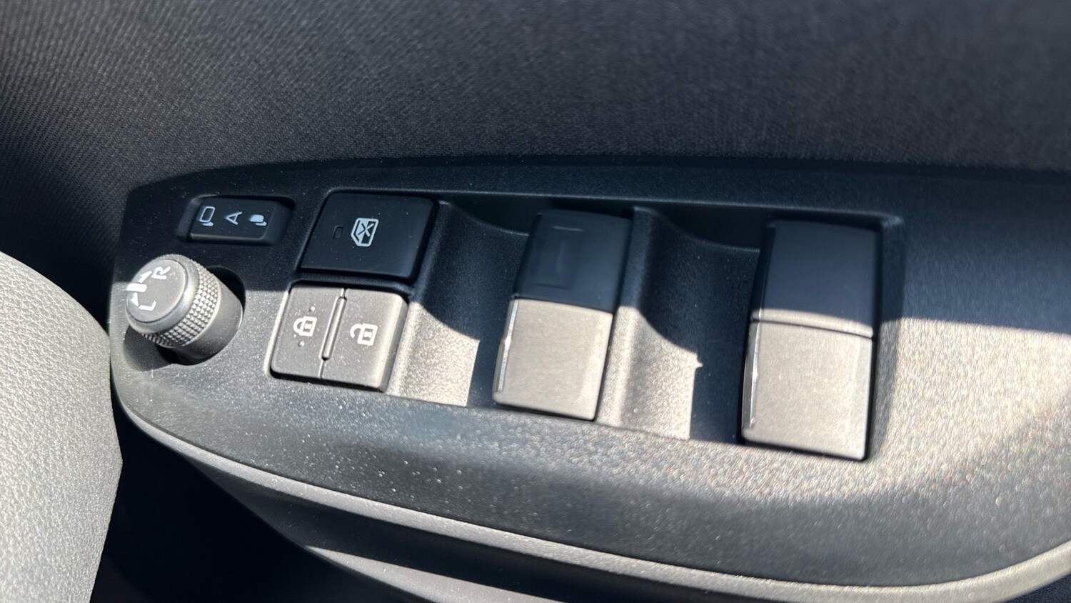 2024 Mazda Mazda2 HYBRID 1.5i Hybrid Homura Plus 5dr CVT Hybrid Hatchback Hatchb - Picture 21 of 24