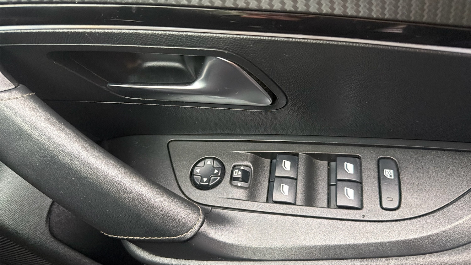 Used Peugeot 2008 2021 for sale - 77997489: Photo 28