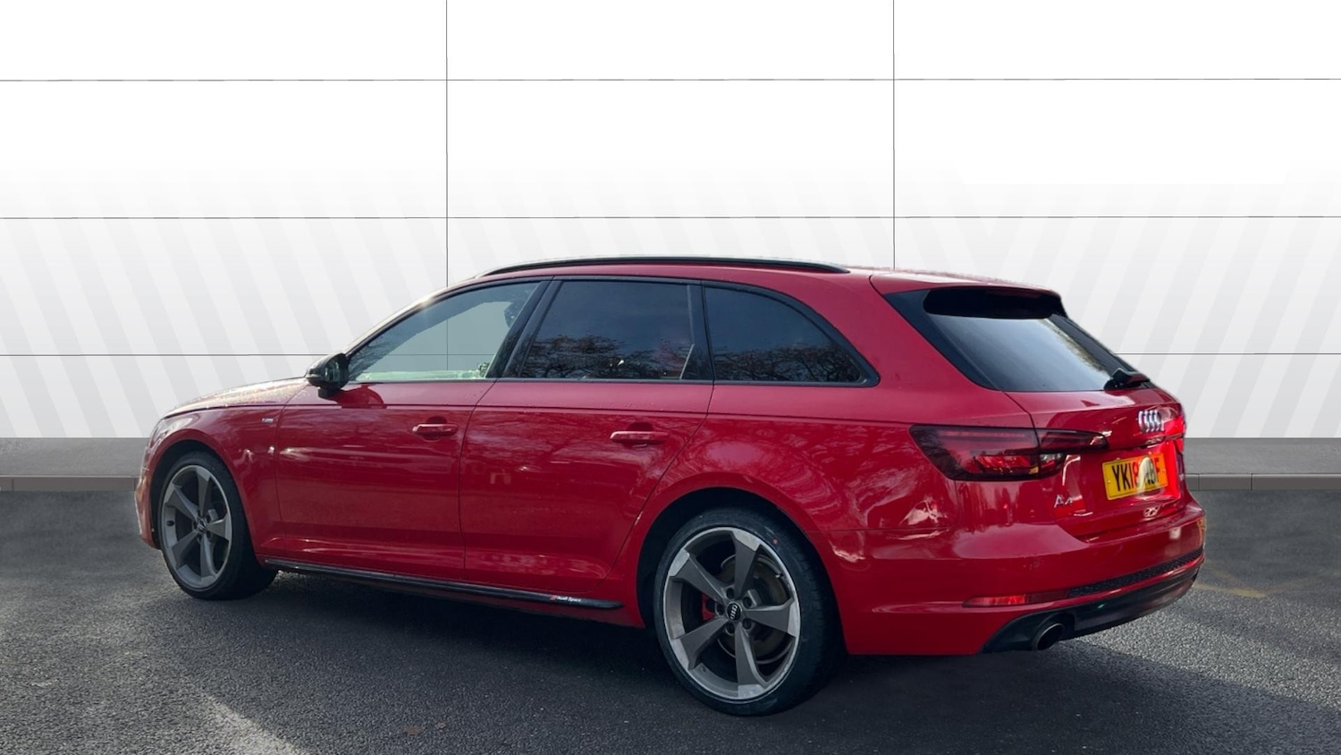 Used Audi A4 2018 for sale - 76576505: Photo 2