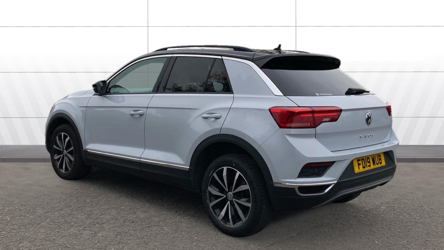 Used Volkswagen T-Roc 2019 for sale - 76379671: Photo 2