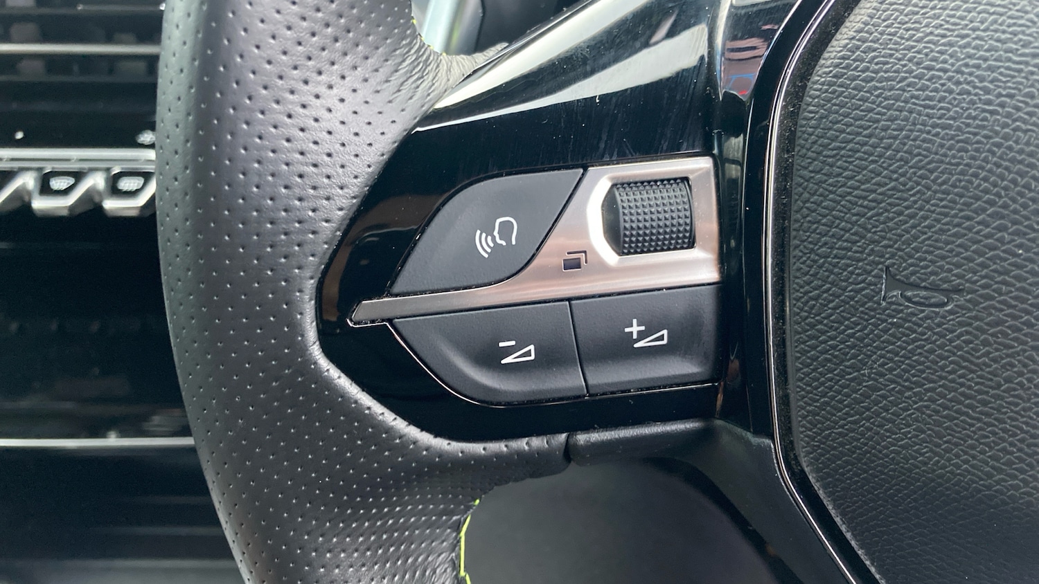 Used Peugeot 2008 2023 for sale - 76578061: Photo 37