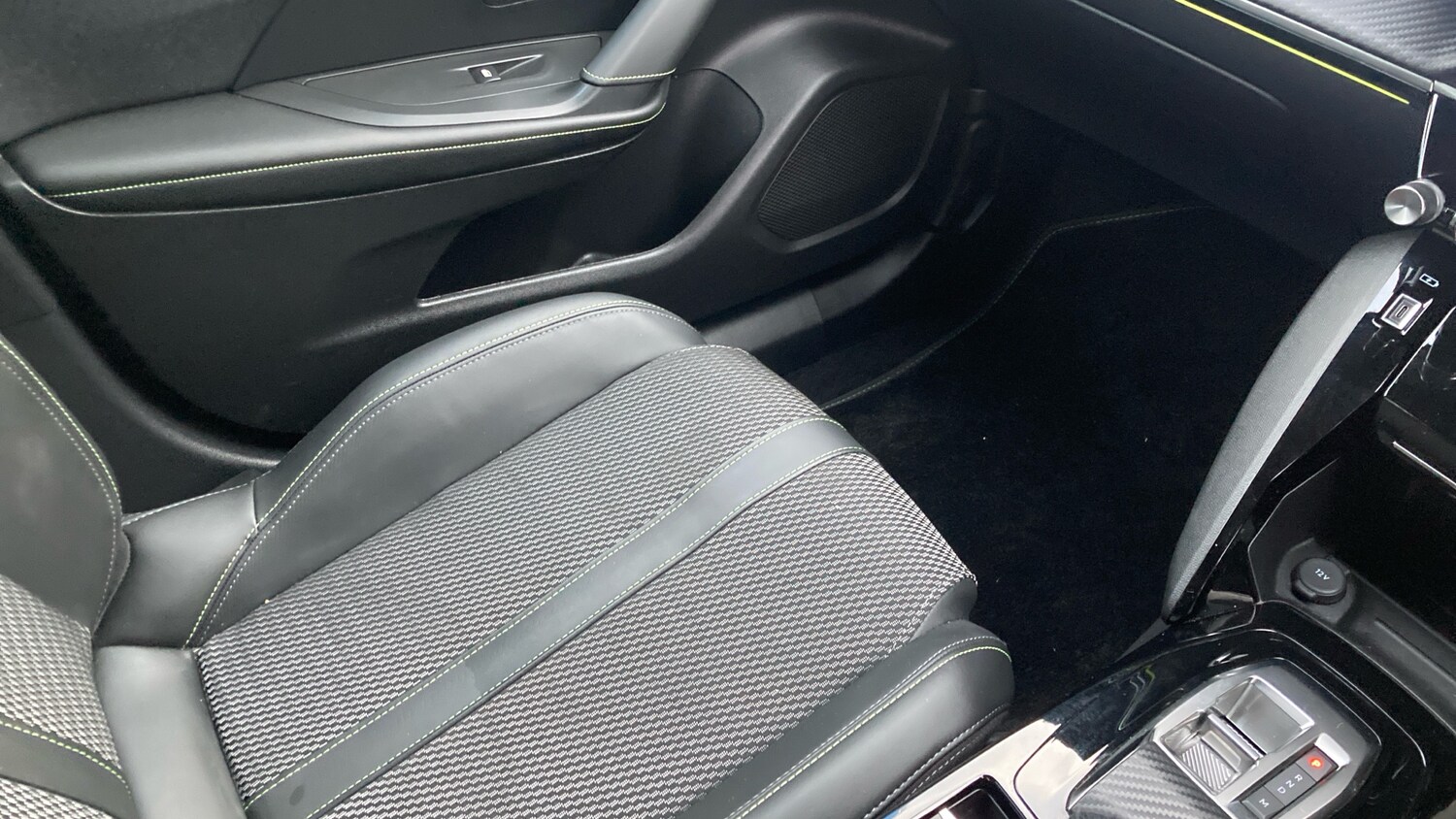 Used Peugeot 2008 2023 for sale - 76578061: Photo 40