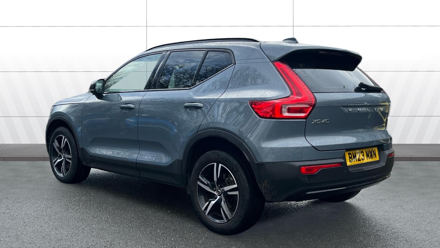 Used Volvo XC40 2023 for sale - 77528065: Photo 2
