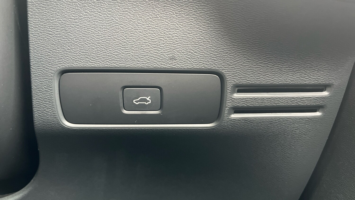 Used Volvo XC40 2023 for sale - 77528065: Photo 23