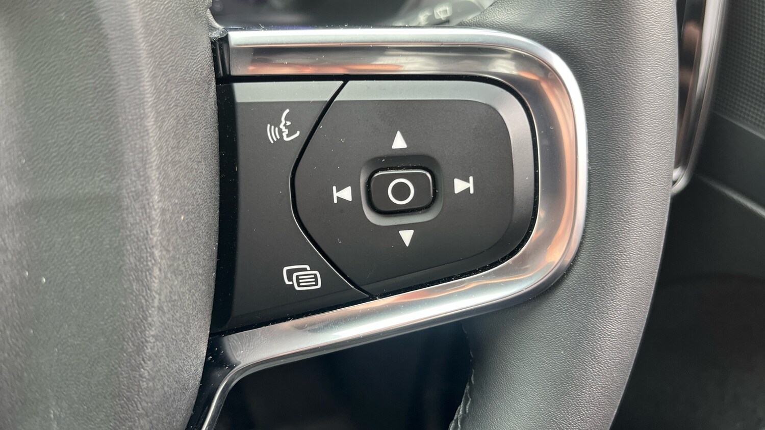 Used Volvo XC40 2023 for sale - 77528065: Photo 25