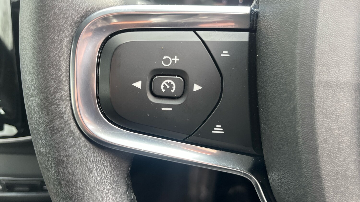 Used Volvo XC40 2023 for sale - 77528065: Photo 26