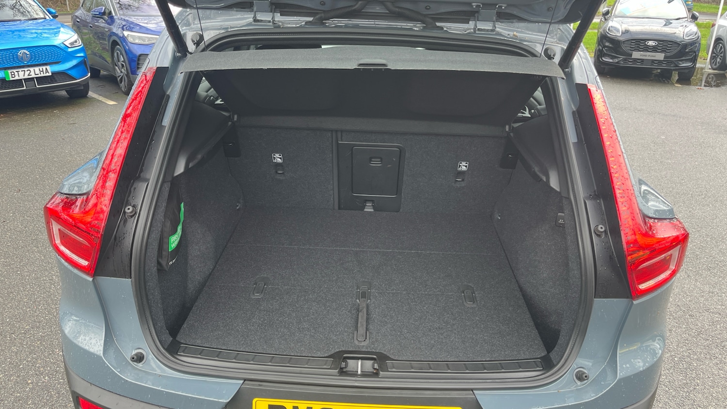 Used Volvo XC40 2023 for sale - 77528065: Photo 4