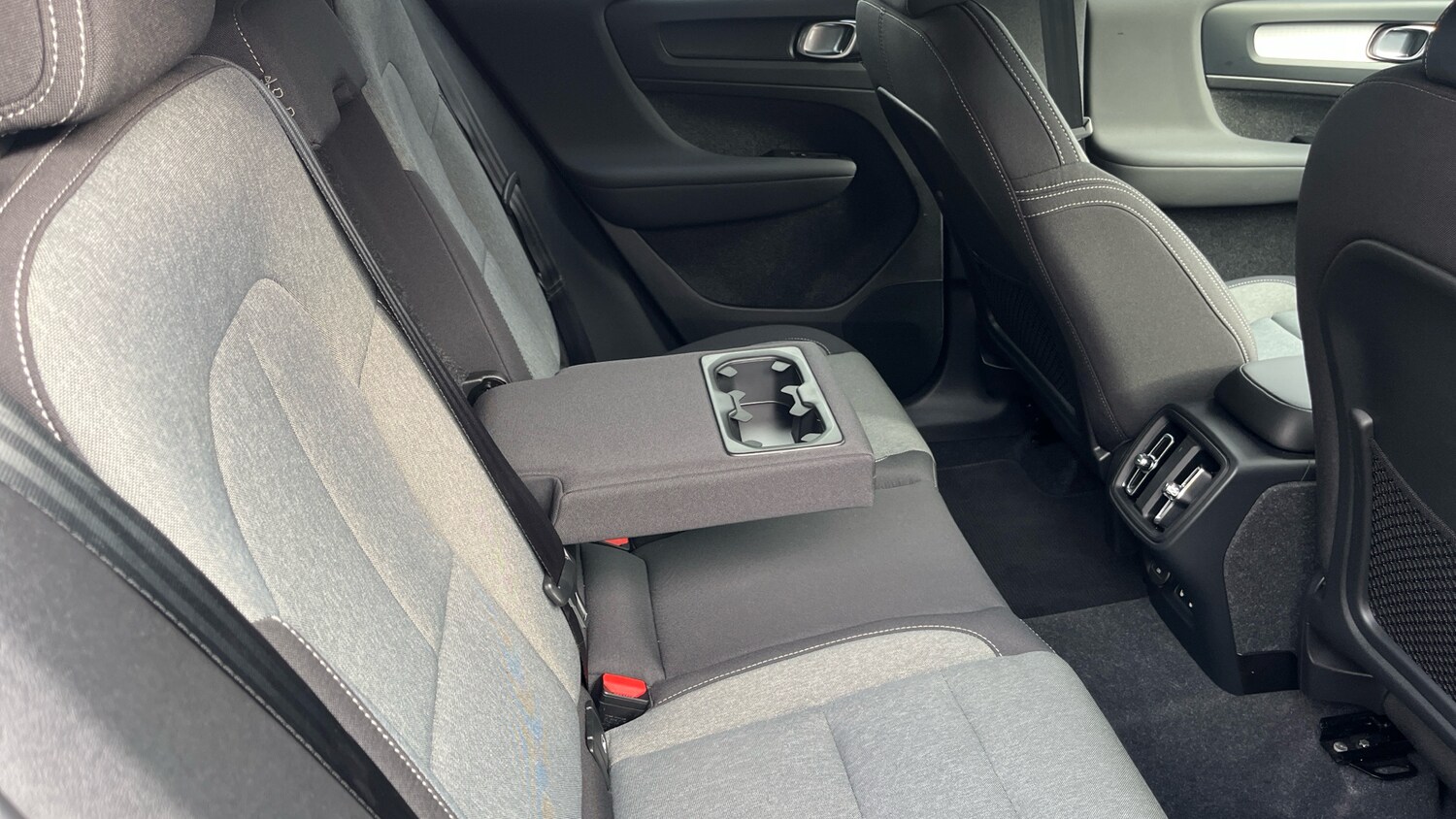 Used Volvo XC40 2023 for sale - 77528065: Photo 41