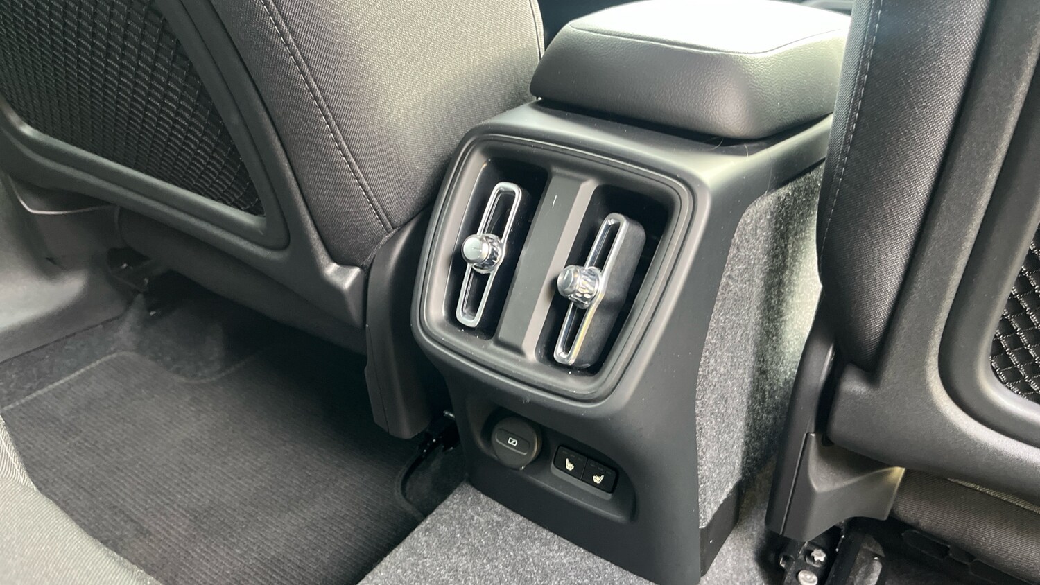 Used Volvo XC40 2023 for sale - 77528065: Photo 42