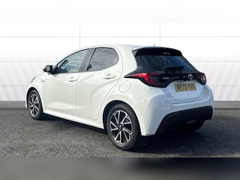 Used Toyota Yaris 2020 for sale - 76142335: Photo 2