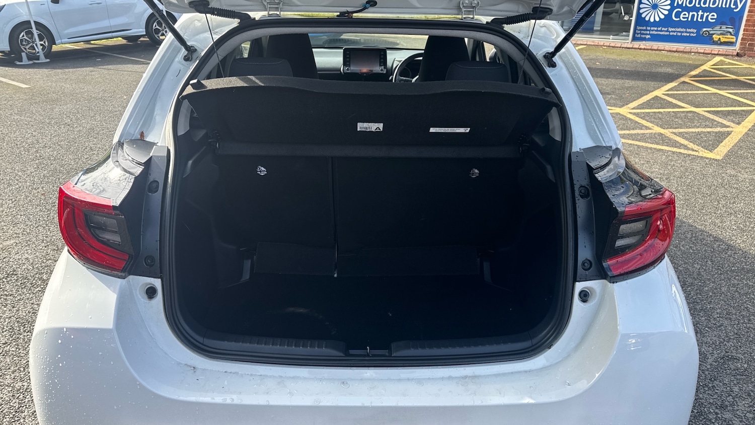 Used Toyota Yaris 2020 for sale - 76142335: Photo 4