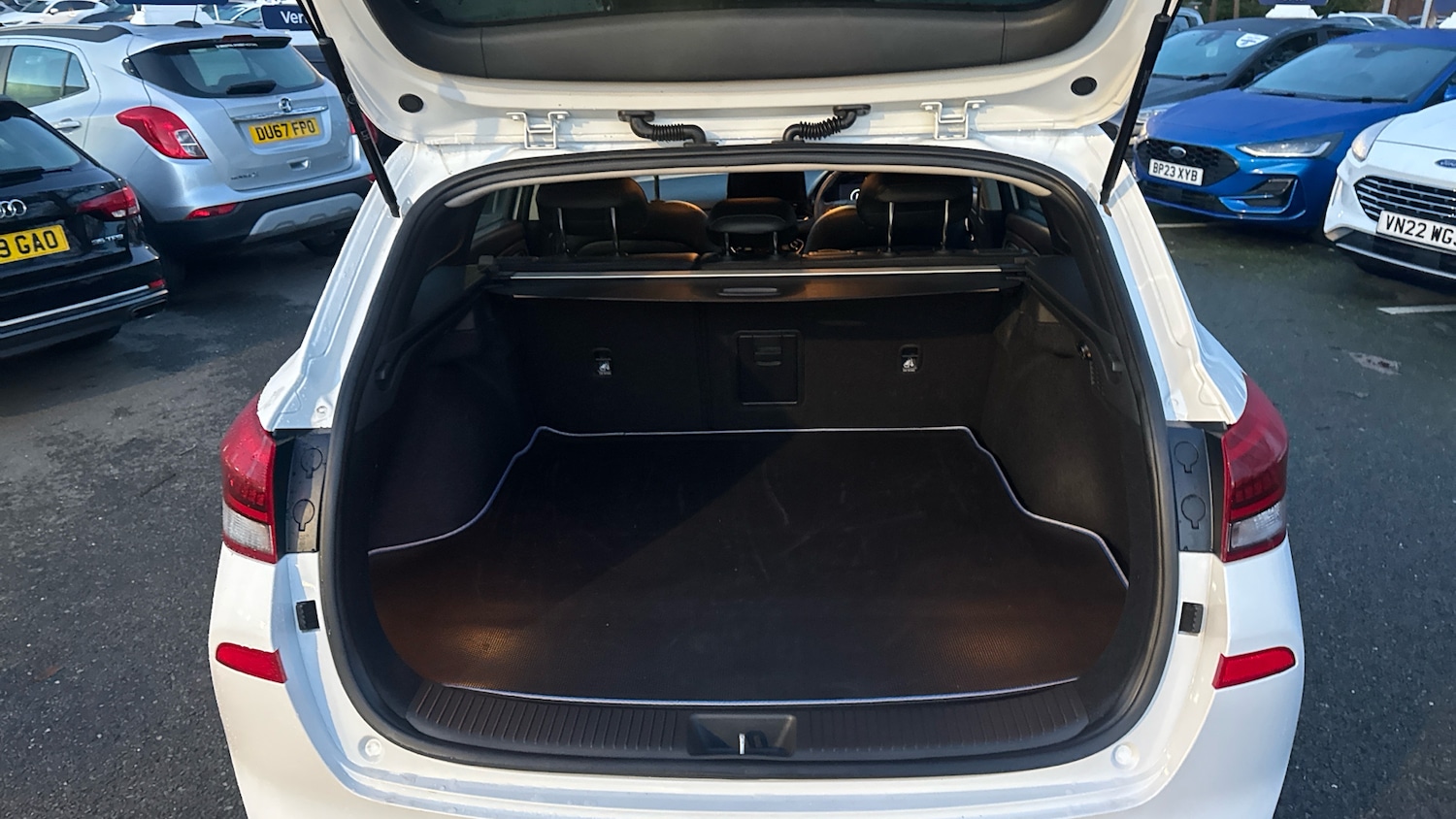 Used Hyundai i30 2023 for sale - 76853399: Photo 4