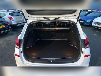 Used Hyundai i30 2023 for sale - 76853399: Photo