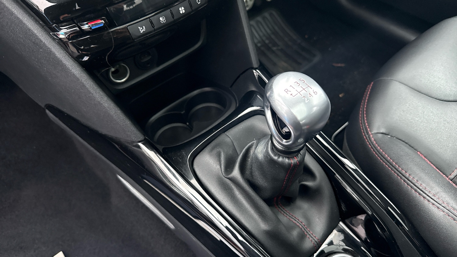 Used Peugeot 2008 2018 for sale - 77077258: Photo 13