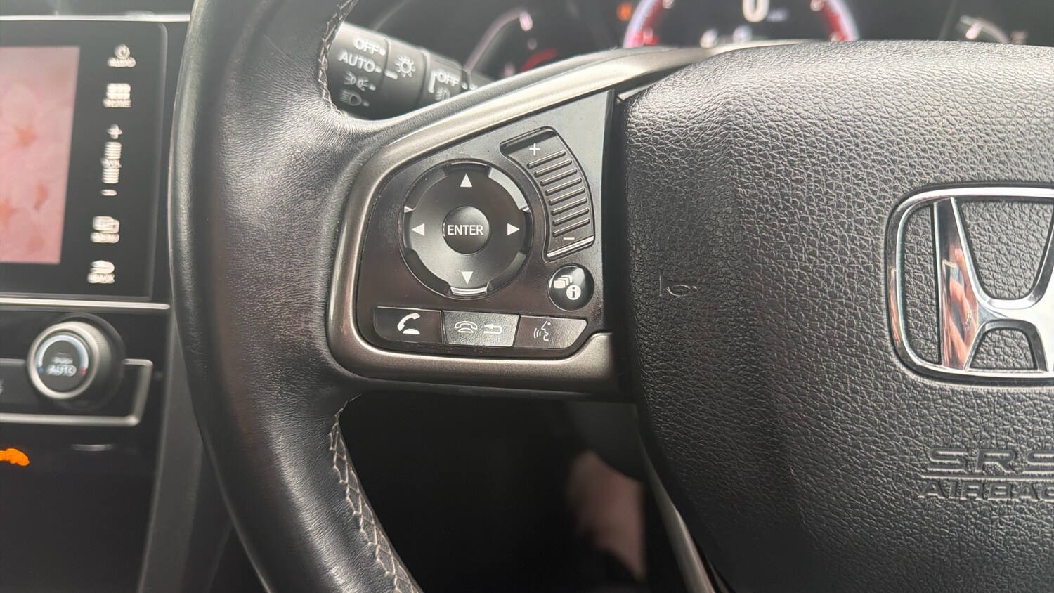 Used Honda Civic 2018 for sale - 77616629: Photo 30