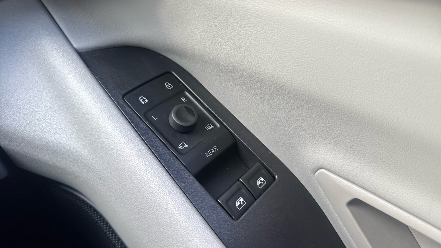 Used Ford Explorer 2025 for sale - 78054160: Photo 22