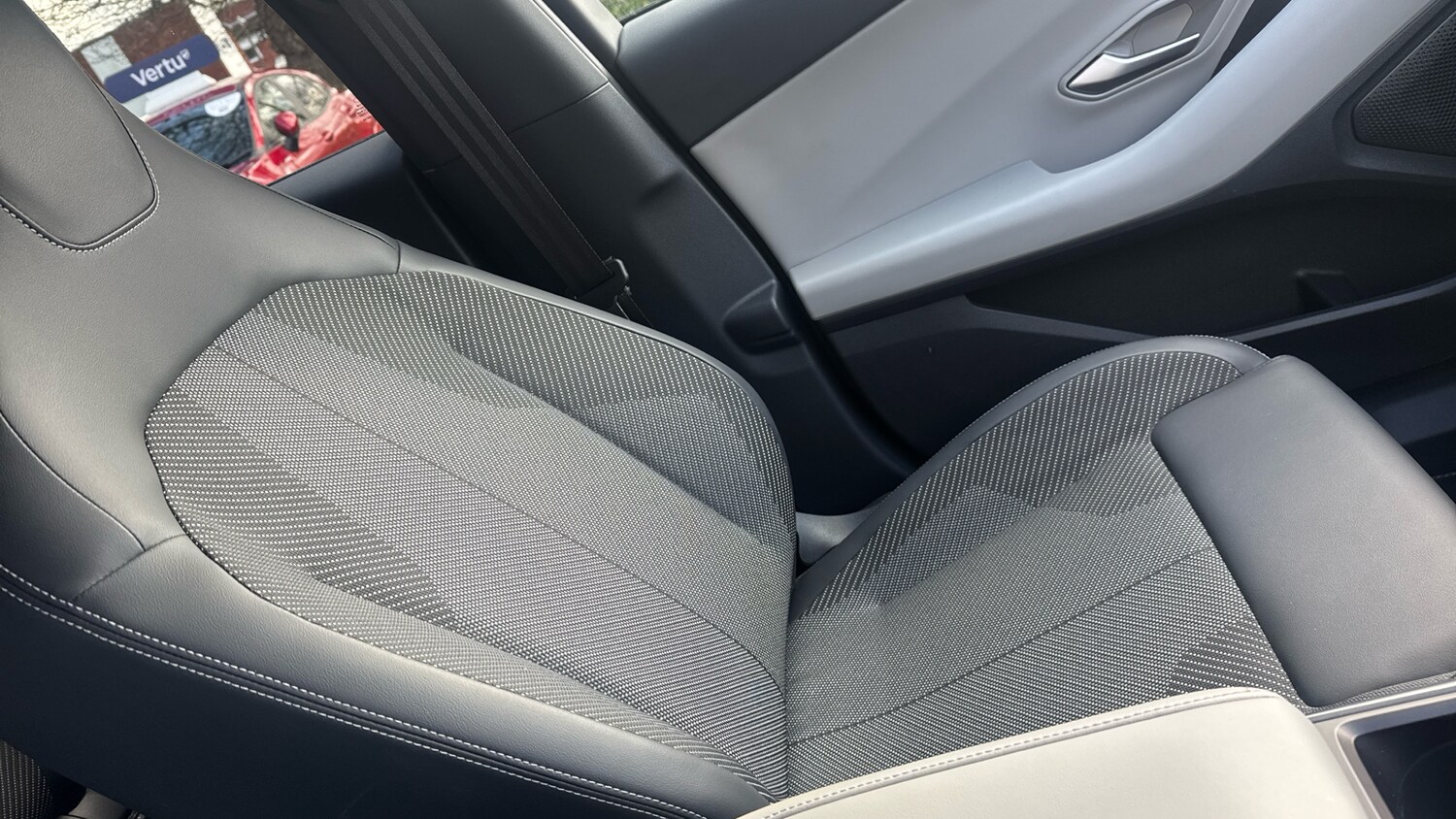 Used Ford Explorer 2025 for sale - 78054160: Photo 29