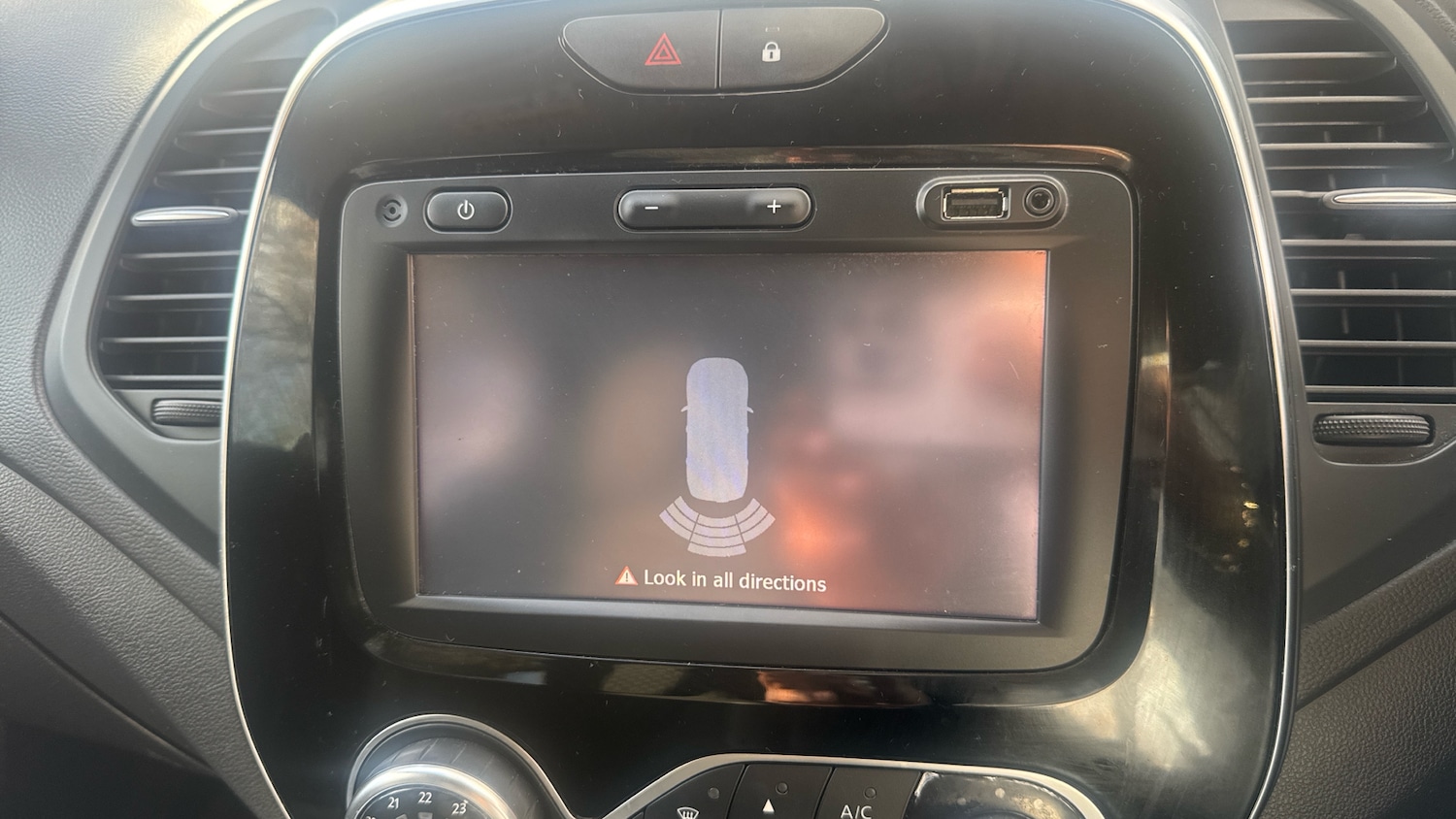 Used Renault Captur 2018 for sale - 76588511: Photo 36