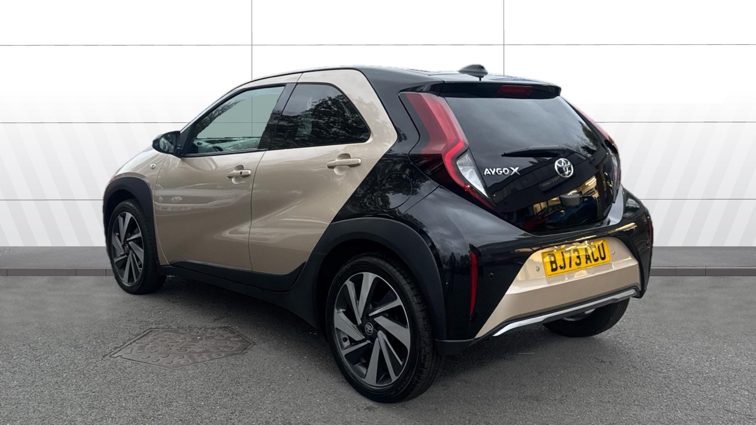 Used Toyota Aygo X 2023 for sale - 76464355: Photo 2