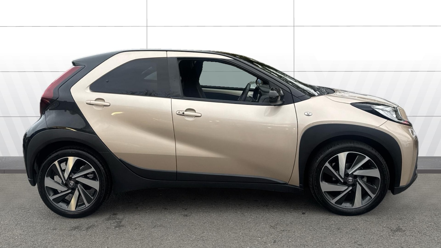 Used Toyota Aygo X 2023 for sale - 76464355: Photo 5