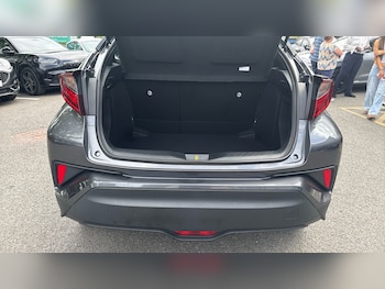 Used Toyota C-HR 2023 for sale - 78967742: Photo