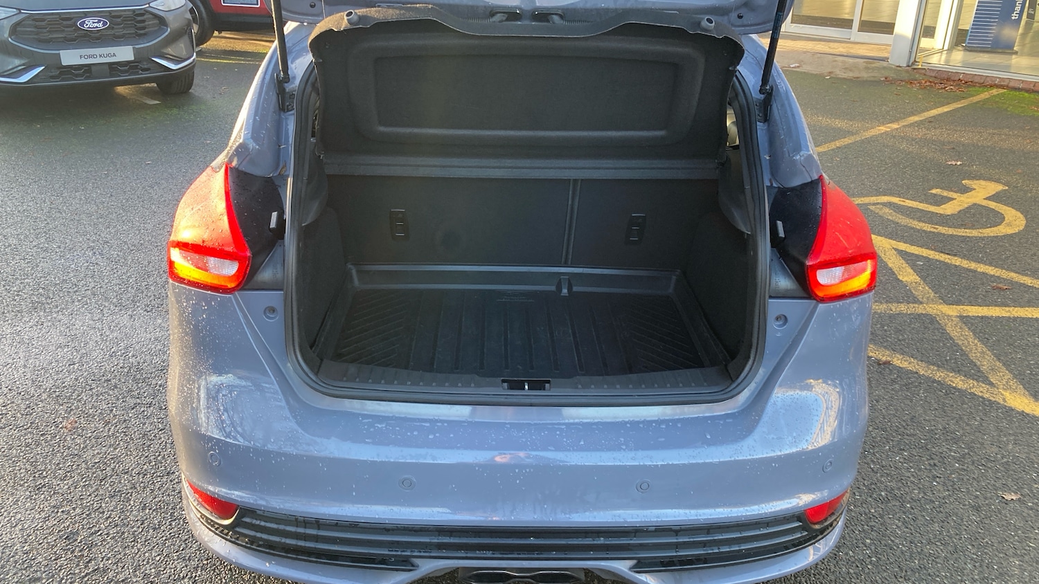 Used Ford Focus 2016 for sale - 76777938: Photo 4