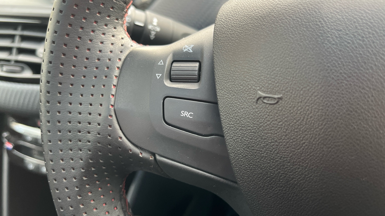 Used Peugeot 2008 2019 for sale - 76718818: Photo 25