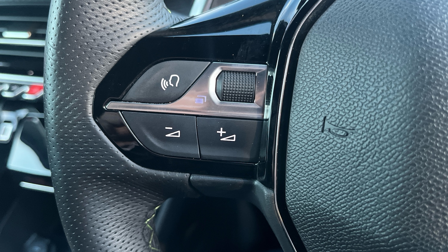 Used Peugeot 2008 2023 for sale - 77365130: Photo 24