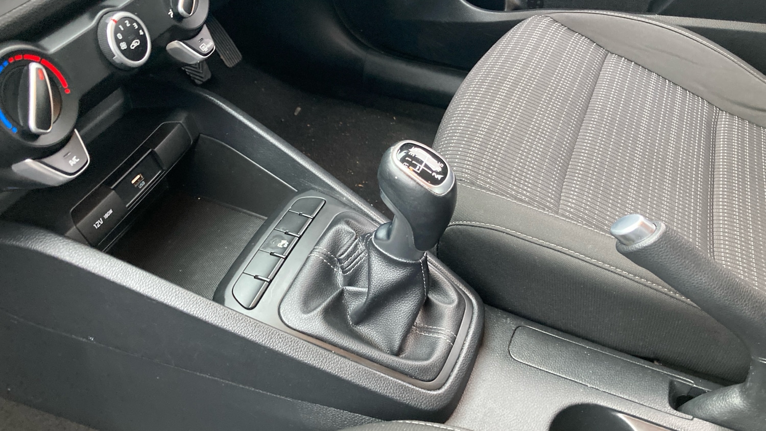 Used Kia Stonic 2023 for sale - 77271228: Photo 13