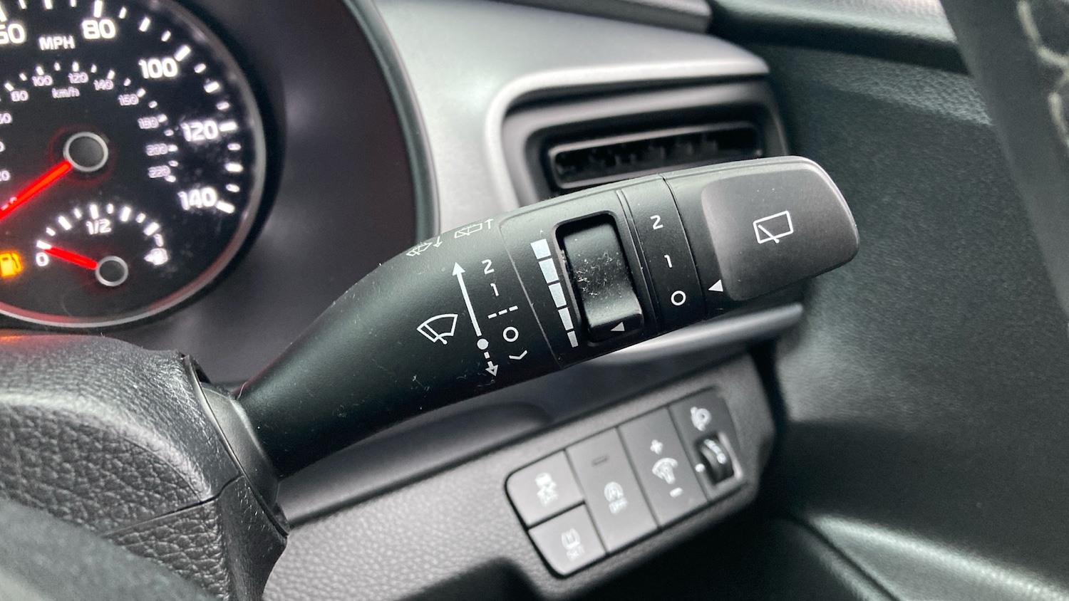 Used Kia Stonic 2023 for sale - 77271228: Photo 31