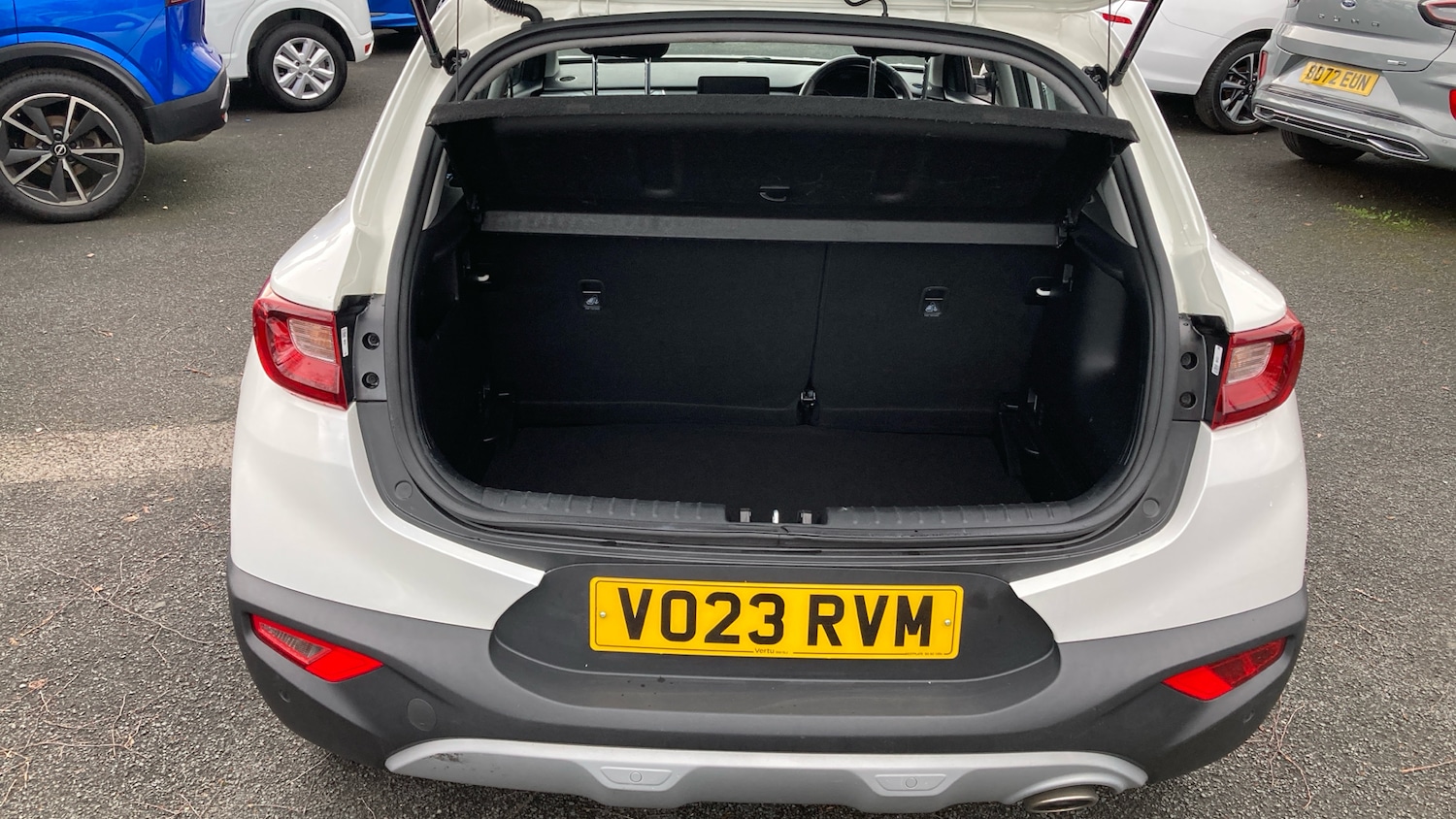 Used Kia Stonic 2023 for sale - 77271228: Photo 4