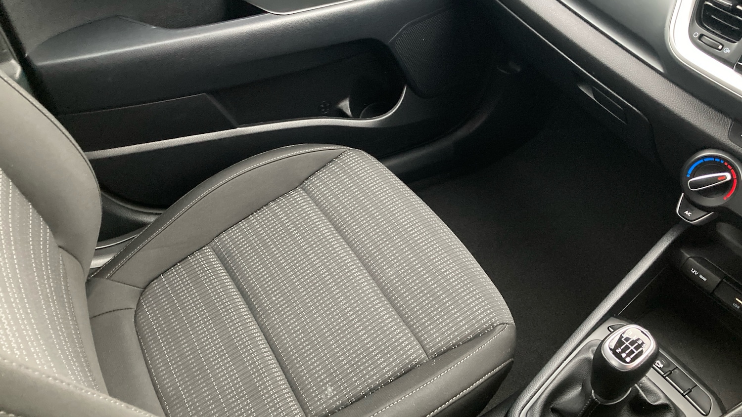 Used Kia Stonic 2023 for sale - 77271228: Photo 41