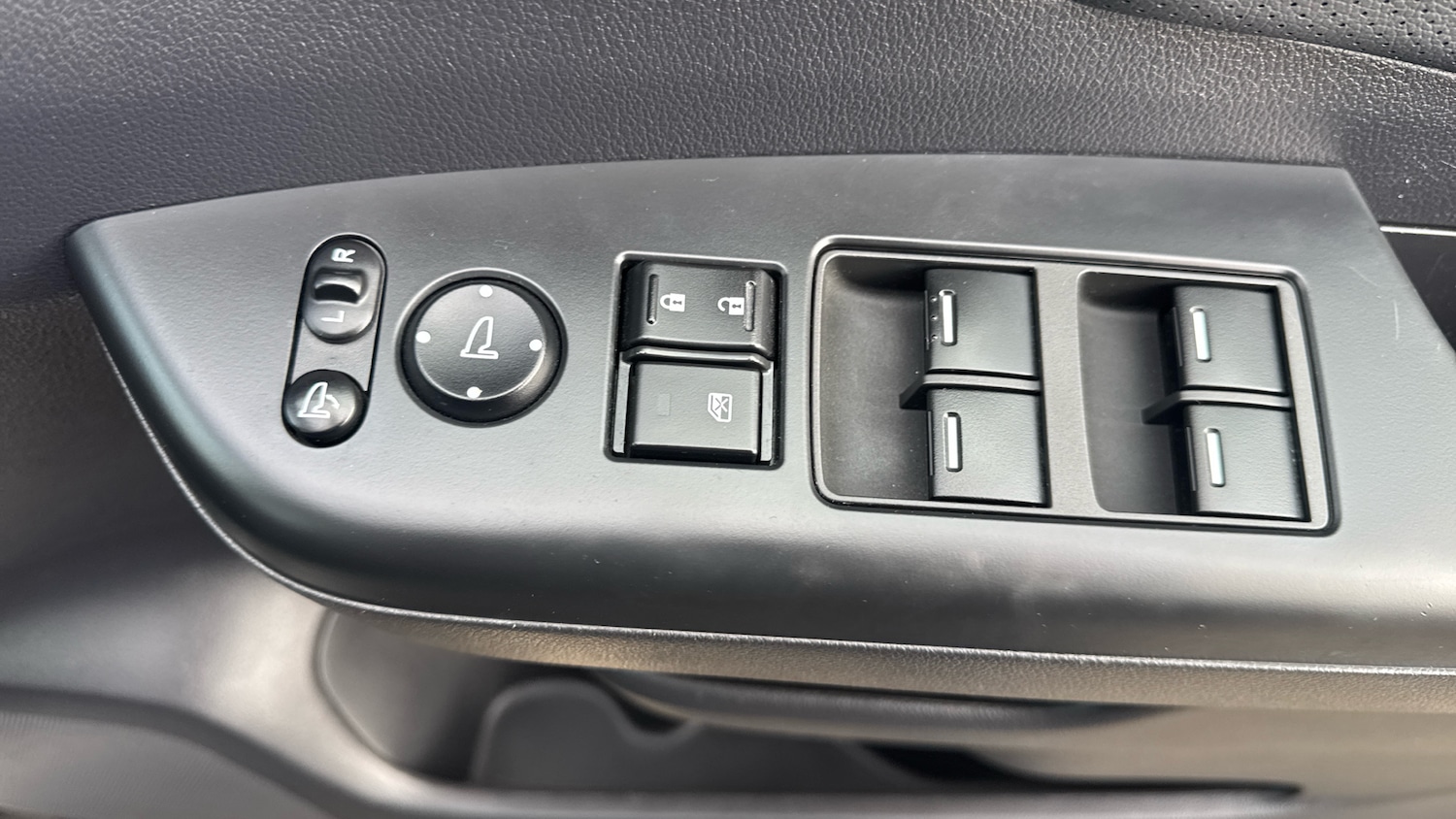 Used Honda CR-V 2017 for sale - 77665521: Photo 33