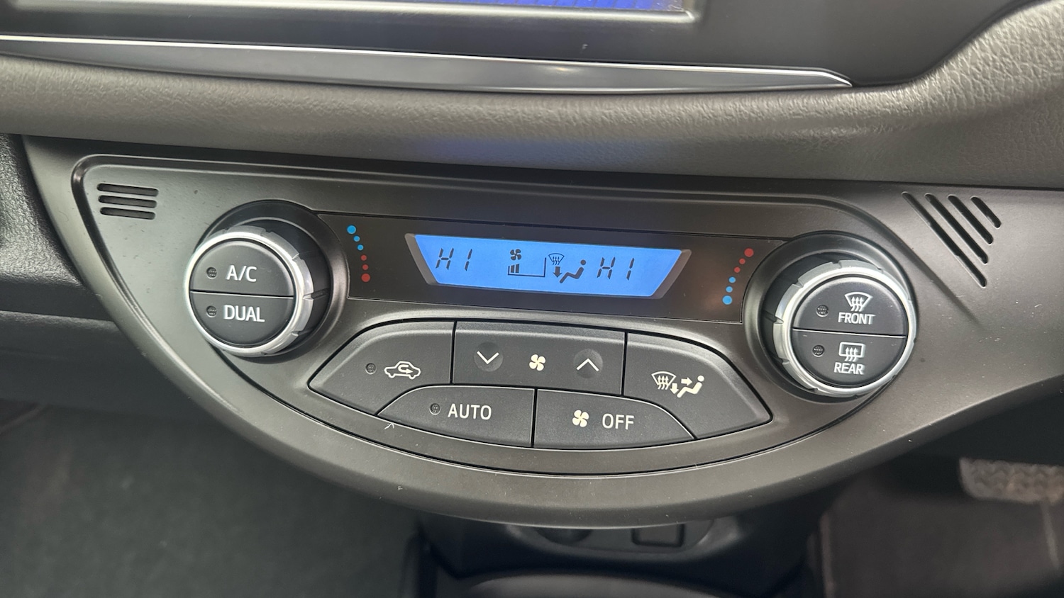 Used Toyota Yaris 2018 for sale - 77847631: Photo 23