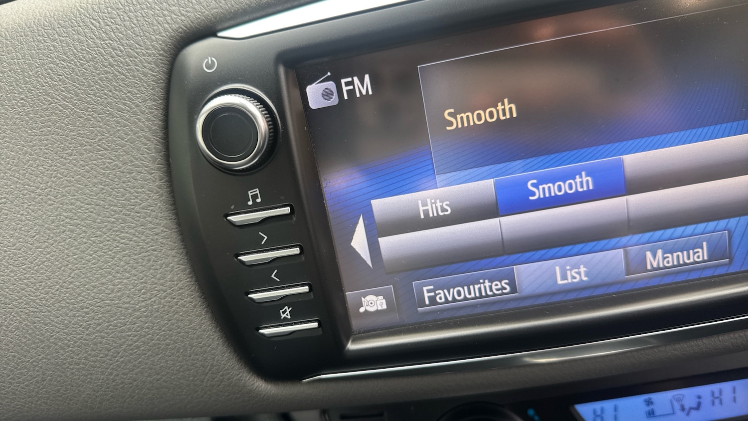 Used Toyota Yaris 2018 for sale - 77847631: Photo 28