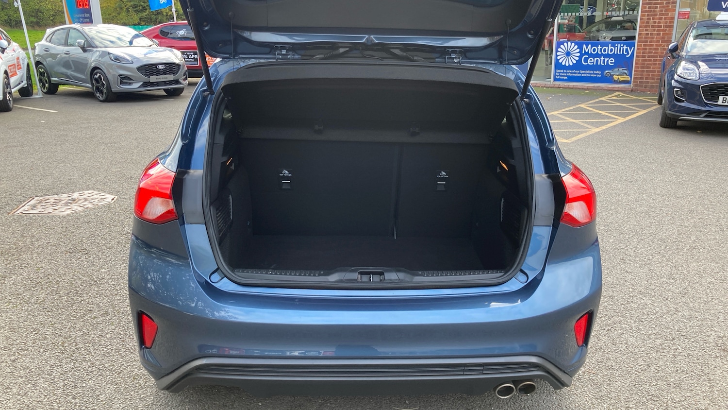 Used Ford Focus 2018 for sale - 76391637: Photo 4